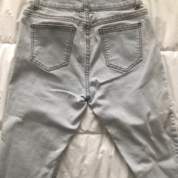 Juniors Size 5 Light Wash LoveCulture Skinny Jeans - Picture 2 of 3